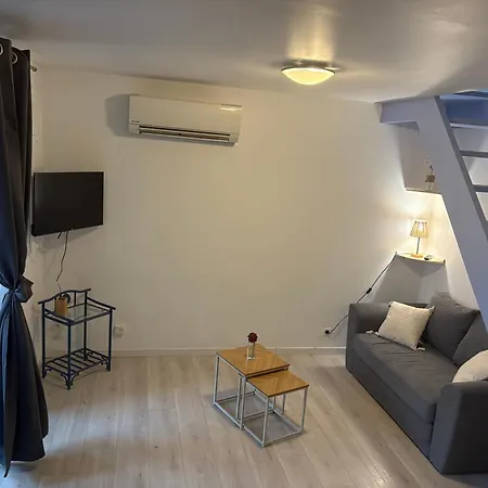 Maison De Bord De *
